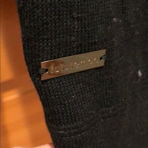 Black lululemon hoodie sweater in great condition